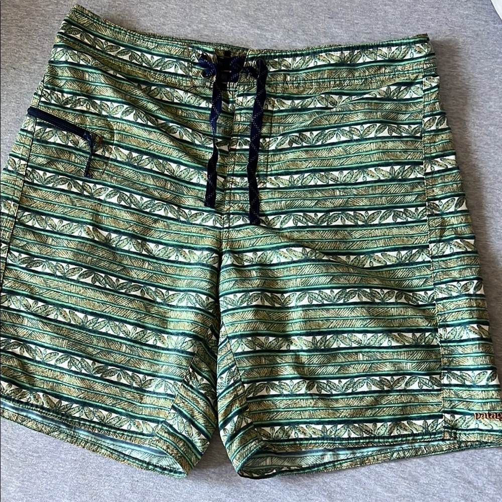 Patagonia Mens Board Shorts Swim Green Floral Drawstring 8" Inseam Size 32